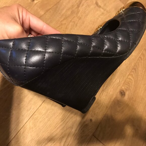 Tory Burch, Kaitlin Quilted Leather Wedge Heel, Dark Blue Size 7.5 - Picture 11 of 12